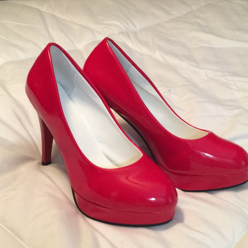 Red platform heels Sz 7